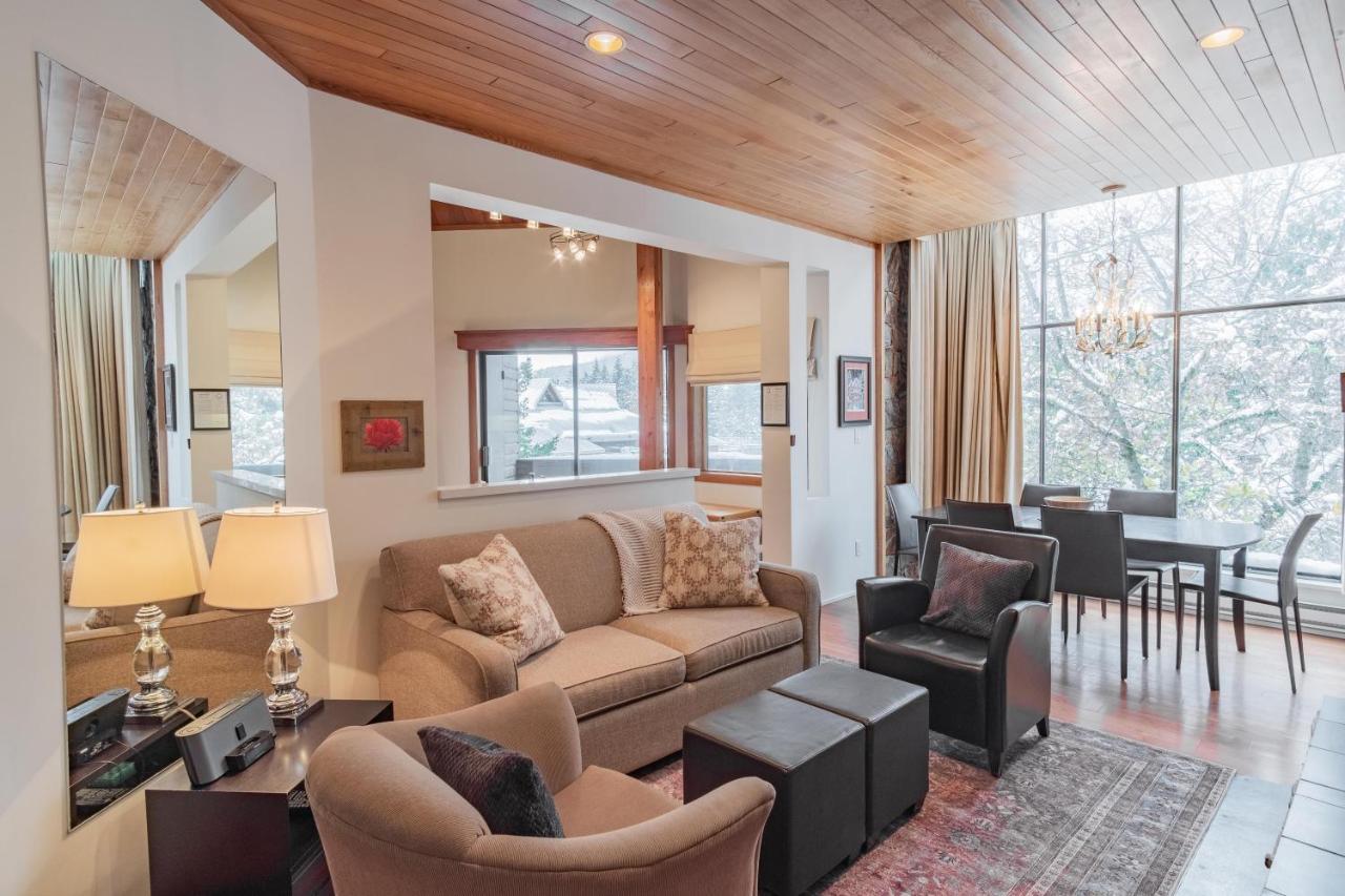 Rainbow By Outpost Whistler Villa Luaran gambar