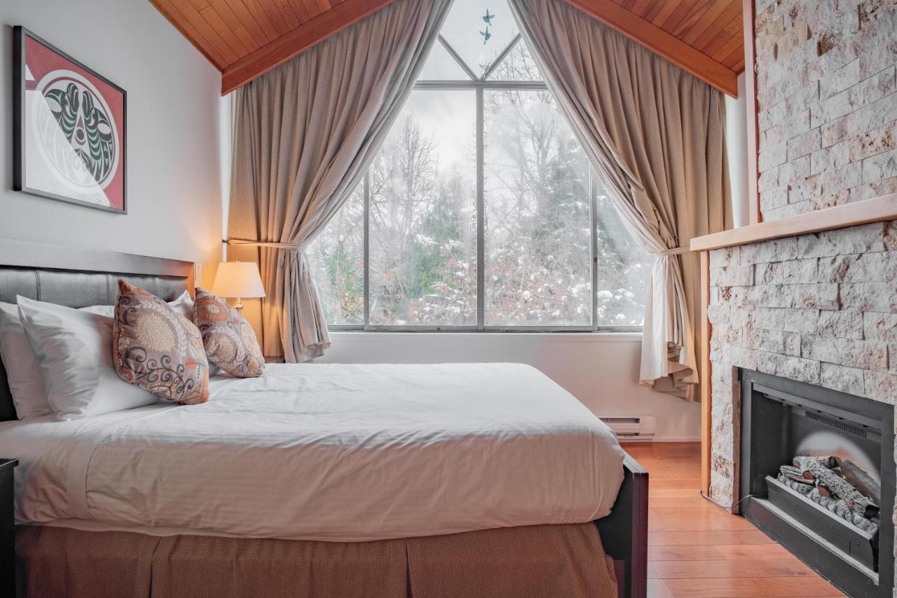 Rainbow By Outpost Whistler Villa Luaran gambar