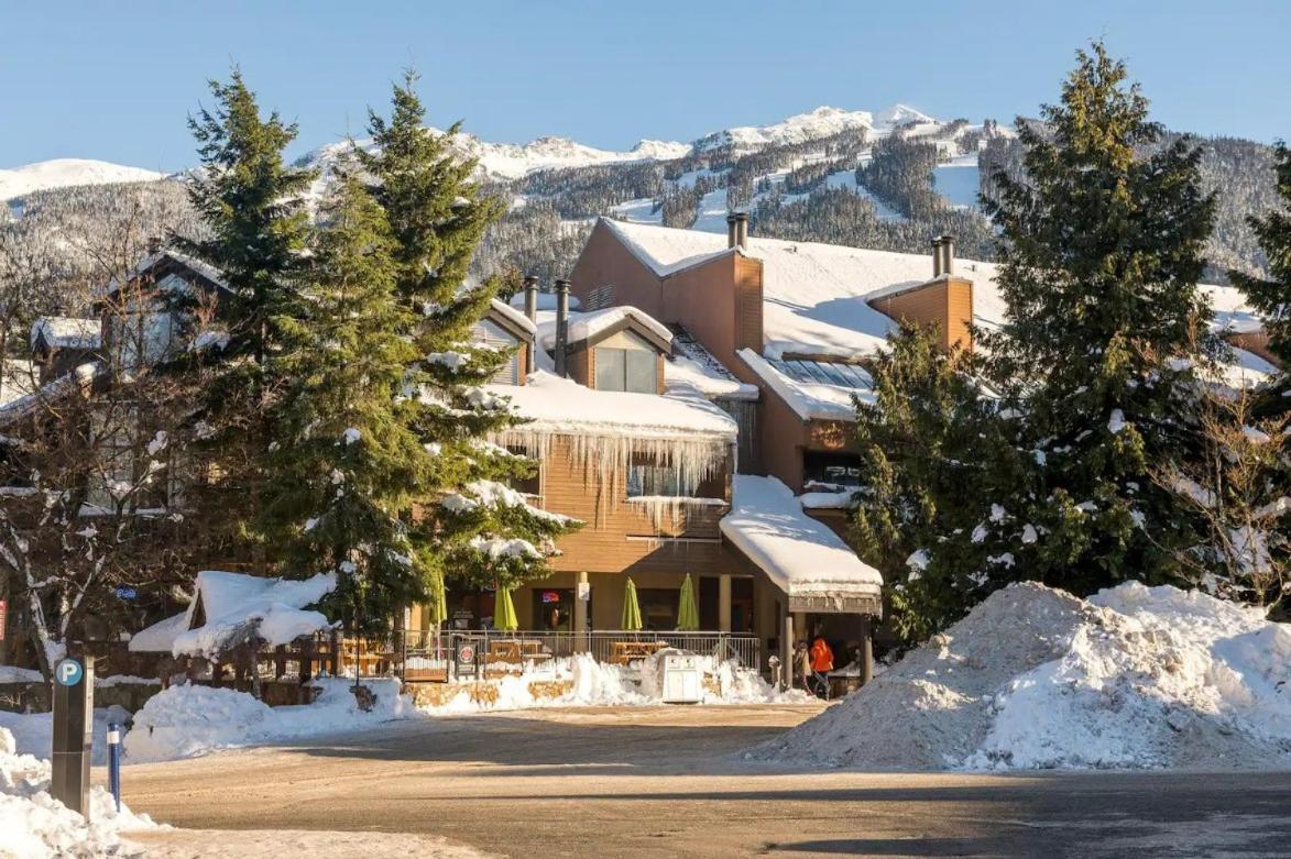 Rainbow By Outpost Whistler Villa Luaran gambar