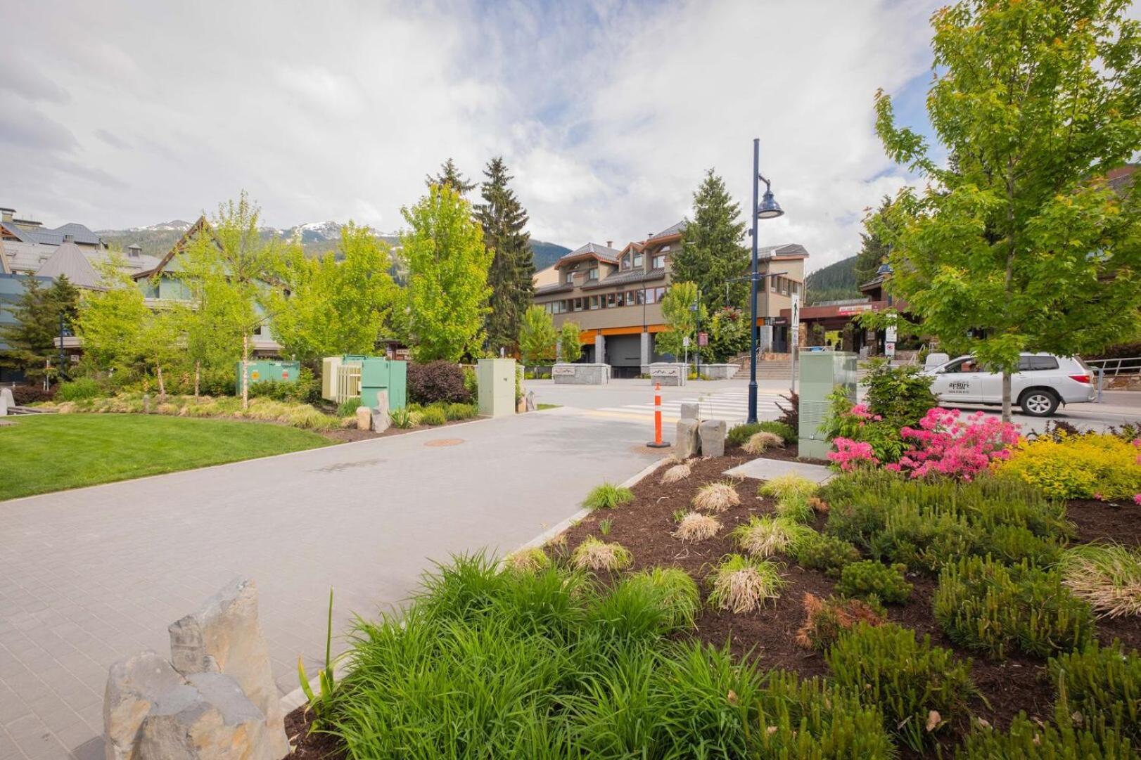 Rainbow By Outpost Whistler Villa Luaran gambar